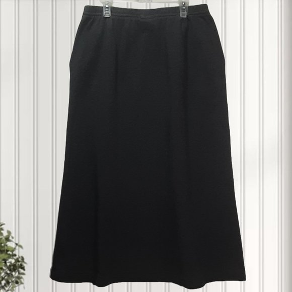 M(p) | Lands' End | Petite Maxi Skirt w/ Pockets - Picture 2 of 4